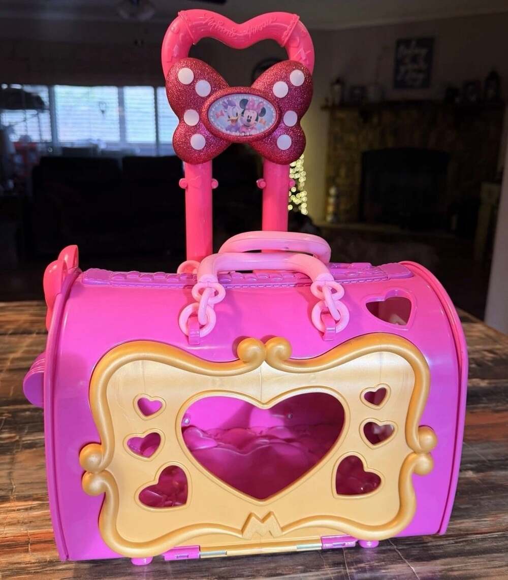 Disney Minnie Mouse Happy Helpers Rolling Pet Carrier Toy Pink